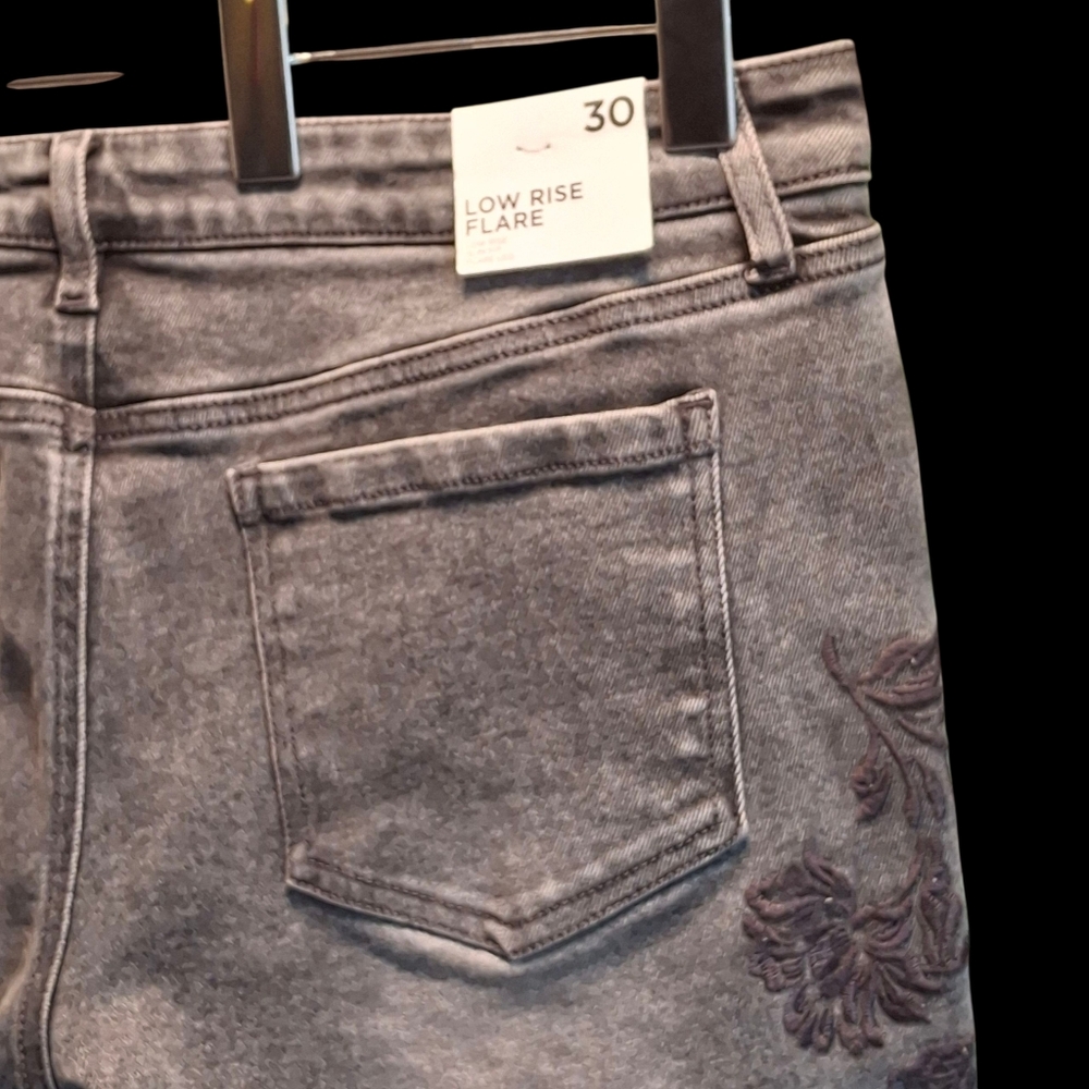Forever 21 Denim Flare Low Rise Slim Fit Floral Embroidery Jeans Women Size 30 - Picture 10 of 16